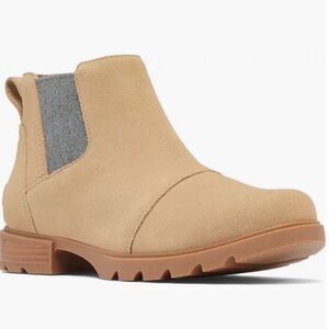 NWOT SOREL Women's Emelie lll Chelsea Waterproof Boot 9